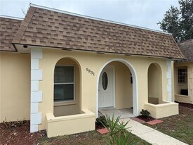 9831 87th St N in Seminole, FL - Building Photo