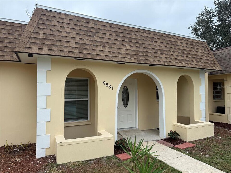 9831 87th St N in Seminole, FL - Building Photo