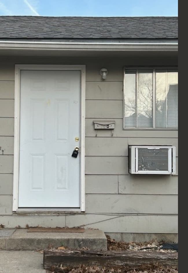 property at 208 W 1st St