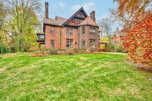 987 East Ave in Rochester, NY - Building Photo