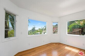 2431 N Gower St in Los Angeles, CA - Building Photo - Building Photo