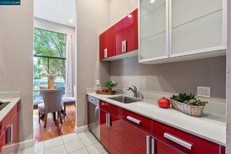 300 N Civic Dr #313, Unit 313 in Walnut Creek, CA - Building Photo - Building Photo