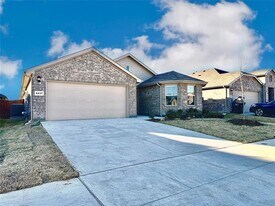 8437 Hollymead Ln in Fort Worth, TX - Building Photo