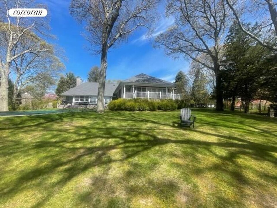 12 Cove Way in Shelter Island, NY - Foto de edificio