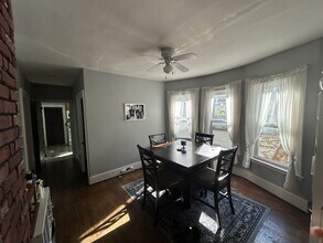 817 Ashland Ave, Unit Upper Unit in Buffalo, NY - Building Photo - Building Photo