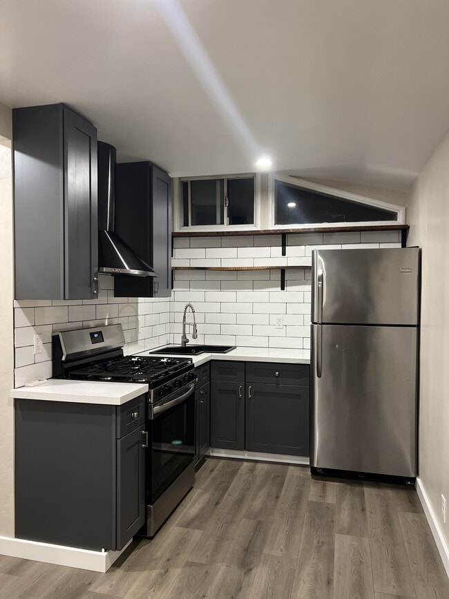 225 N Cloverdale Blvd in Cloverdale, CA - Building Photo - Building Photo