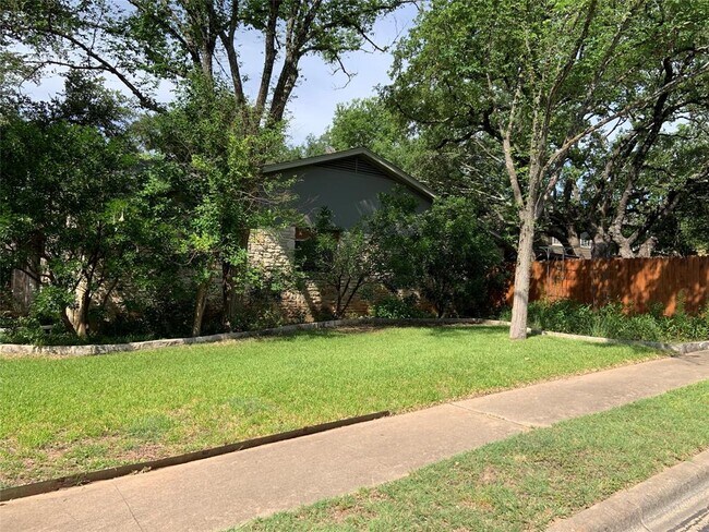 4610 White Elm Dr in Austin, TX - Building Photo - Building Photo