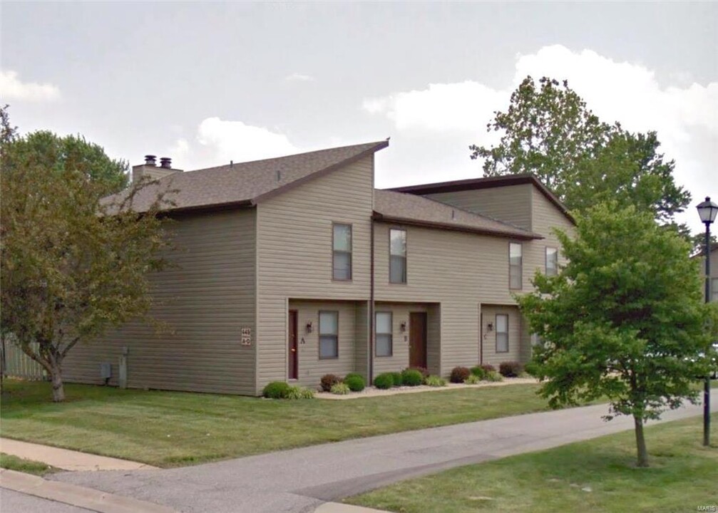 455 Ponderosa Ave in O'Fallon, IL - Building Photo