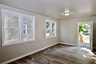 31 S Hickory St in Fond du Lac, WI - Foto de edificio - Building Photo