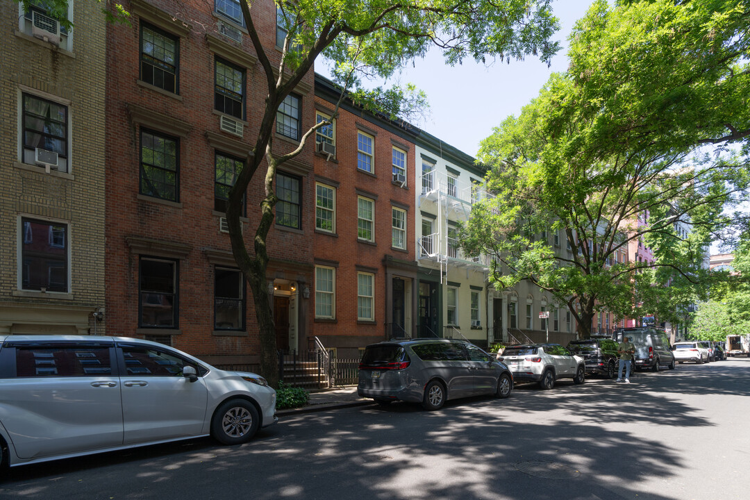 50 E 4th St in New York, NY - Building Photo