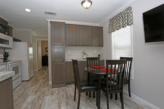 Southern Charm MH & RV Resort in Zephyrhills, FL - Building Photo - Interior Photo