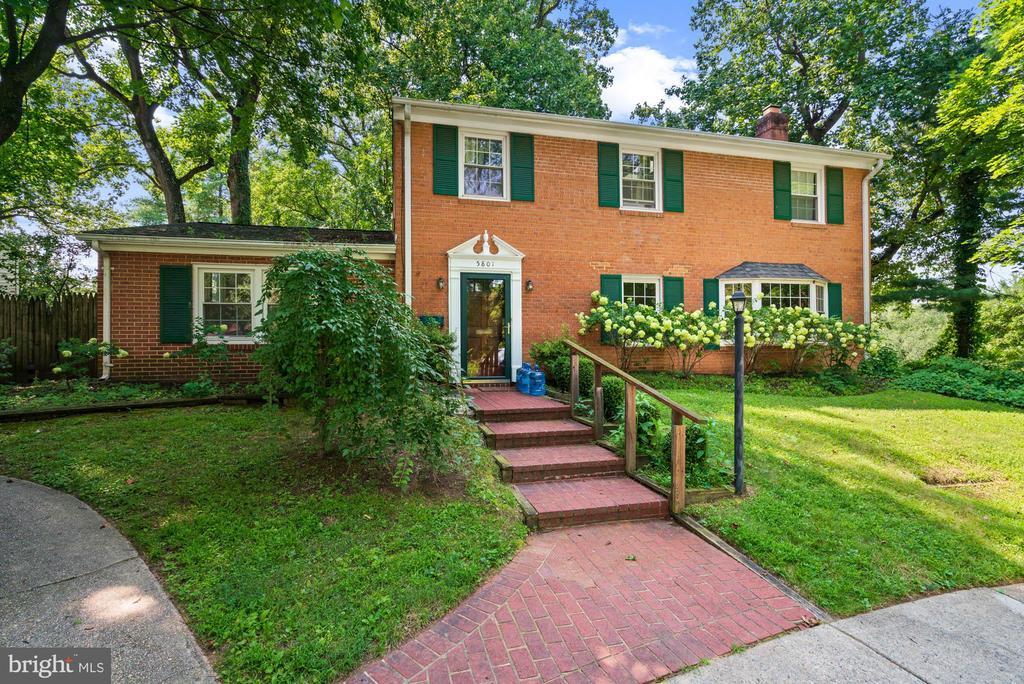 5801 Devonshire Dr in Bethesda, MD - Building Photo