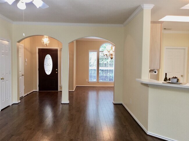 property at 114 N Queenscliff Cir