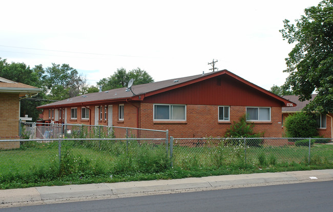 1735 Chester St in Aurora, CO - Building Photo - Building Photo