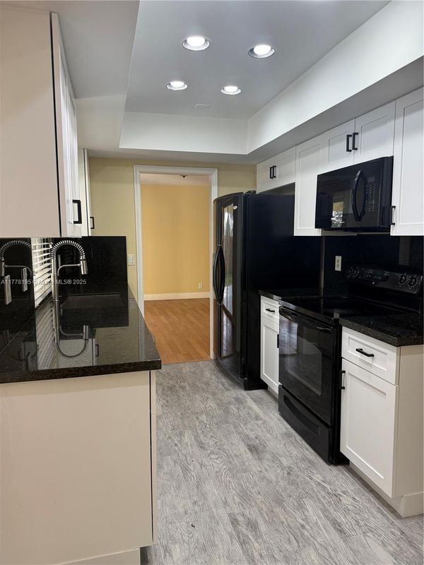 5112 SW 87th Terrace in Cooper City, FL - Building Photo - Building Photo
