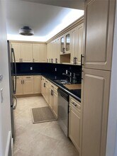 1200 Hibiscus Ave, Unit 303 in Pompano Beach, FL - Foto de edificio - Building Photo