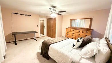 13601 SE 266th St in Kent, WA - Building Photo - Building Photo