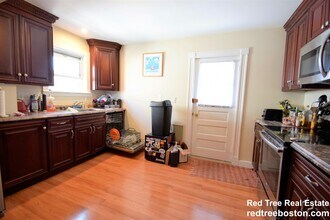 25 Oak Square Ave, Unit 1 in Boston, MA - Foto de edificio - Building Photo