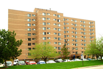 Teitel Jewish Apartments in Oak Park, MI - Building Photo - Building Photo