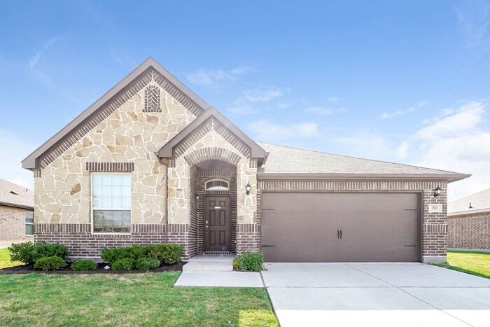 3903 Bridle Path Ln in Sanger, TX - Building Photo