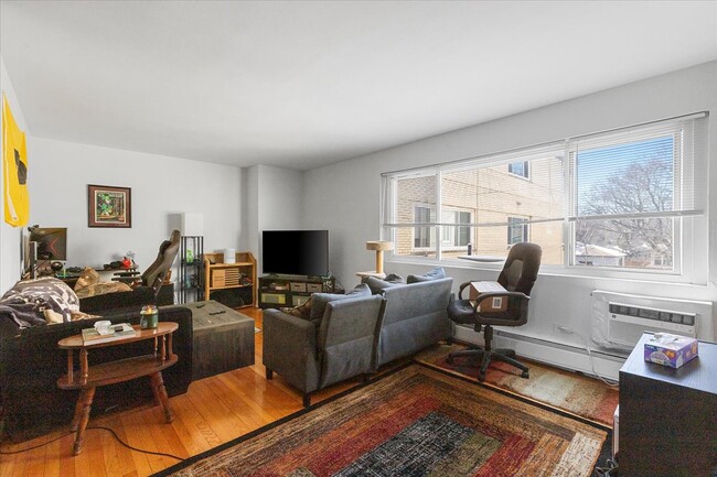 6719 N Hermitage Ave, Unit 3B in Chicago, IL - Foto de edificio - Building Photo