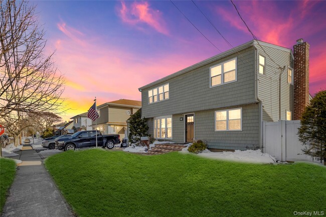 272 N Delaware Ave in Massapequa, NY - Building Photo - Building Photo