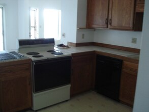 744 Crown Point Dr in Colorado Springs, CO - Foto de edificio - Building Photo