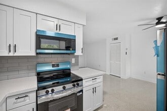 1821 Middle River Dr in Fort Lauderdale, FL - Foto de edificio - Building Photo