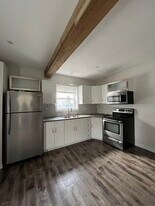 747 Riverside Dr in Bathurst, NB - Building Photo