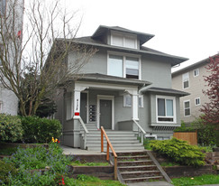 4138 12th Ave NE Apartamentos