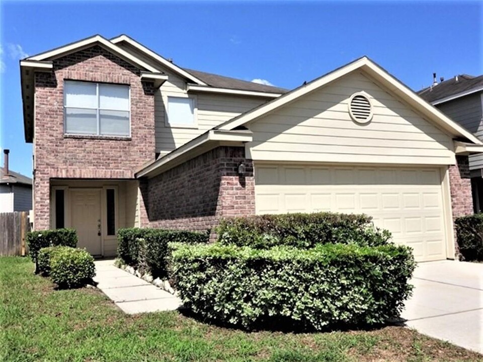 11830 Rolling Stream Dr in Tomball, TX - Building Photo