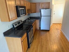 160 Cottage St in Boston, MA - Building Photo - Building Photo