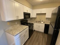 Cross Lakes Apartments in Anderson, IN - Building Photo - Building Photo