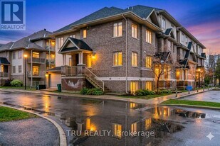 28 Tadley Private in Ottawa, ON - Building Photo
