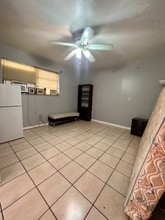 874 E 27th St in Hialeah, FL - Foto de edificio - Building Photo