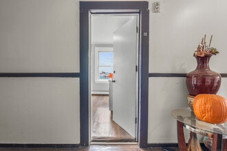 14 Crown St in New Britain, CT - Building Photo - Building Photo