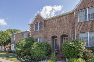 Beaumont Square in Mechanicsburg, PA - Building Photo - Building Photo