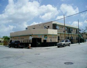 467-469 NW 8th St in Miami, FL - Building Photo - Building Photo