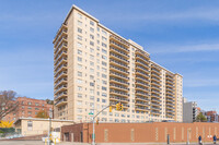 Shelly Estate Apartments in Jamaica Est, NY - Foto de edificio - Building Photo