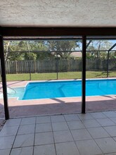385 NW Broadview St in Port St. Lucie, FL - Building Photo - Building Photo