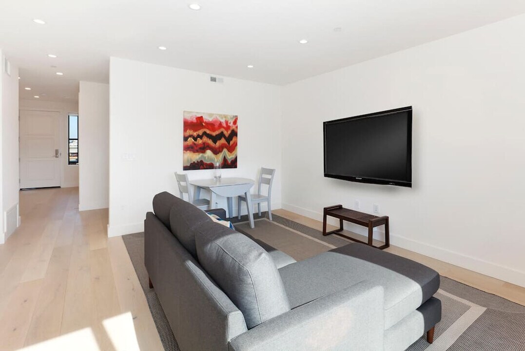 3420 18th St in San Francisco, CA - Building Photo