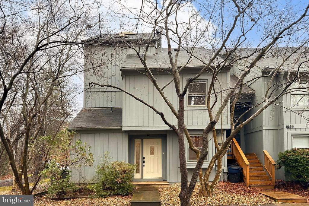 11186 Glade Dr in Reston, VA - Foto de edificio