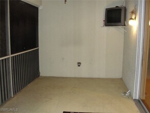 1295 Henley St in Naples, FL - Building Photo - Building Photo