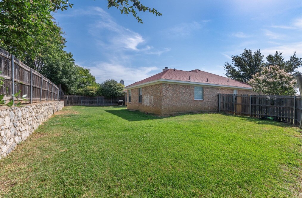 308 McMurtry Dr in Arlington, TX - Building Photo