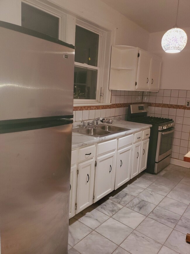 8819 S Harper Ave, Unit 2nd Floor in Chicago, IL - Building Photo - Building Photo