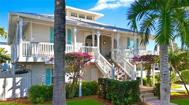 877 7th St S in Naples, FL - Building Photo - Building Photo