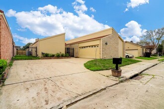 14203 Langbourne Dr in Houston, TX - Building Photo - Building Photo