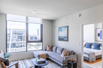 138 NW 30th St, Unit C3 in Miami, FL - Building Photo - Building Photo