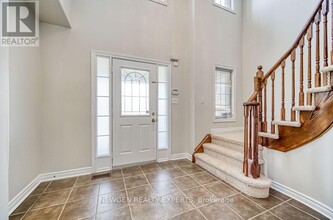 75 Laurendale Ave in Georgina, ON - Building Photo - Building Photo