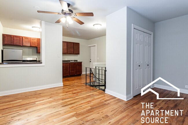 809 W Cornelia Ave, Unit 208
